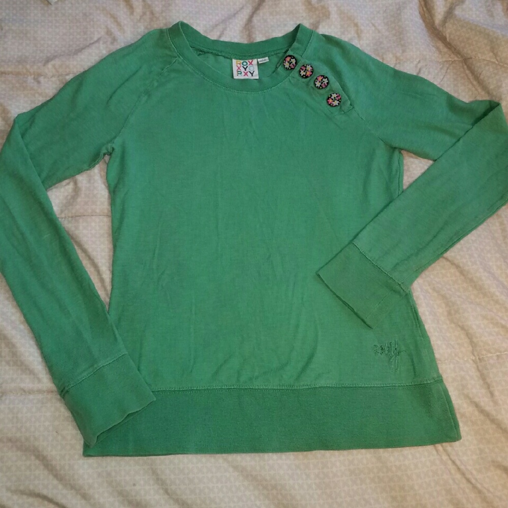 Adorable Roxy pull over w button accents L euc